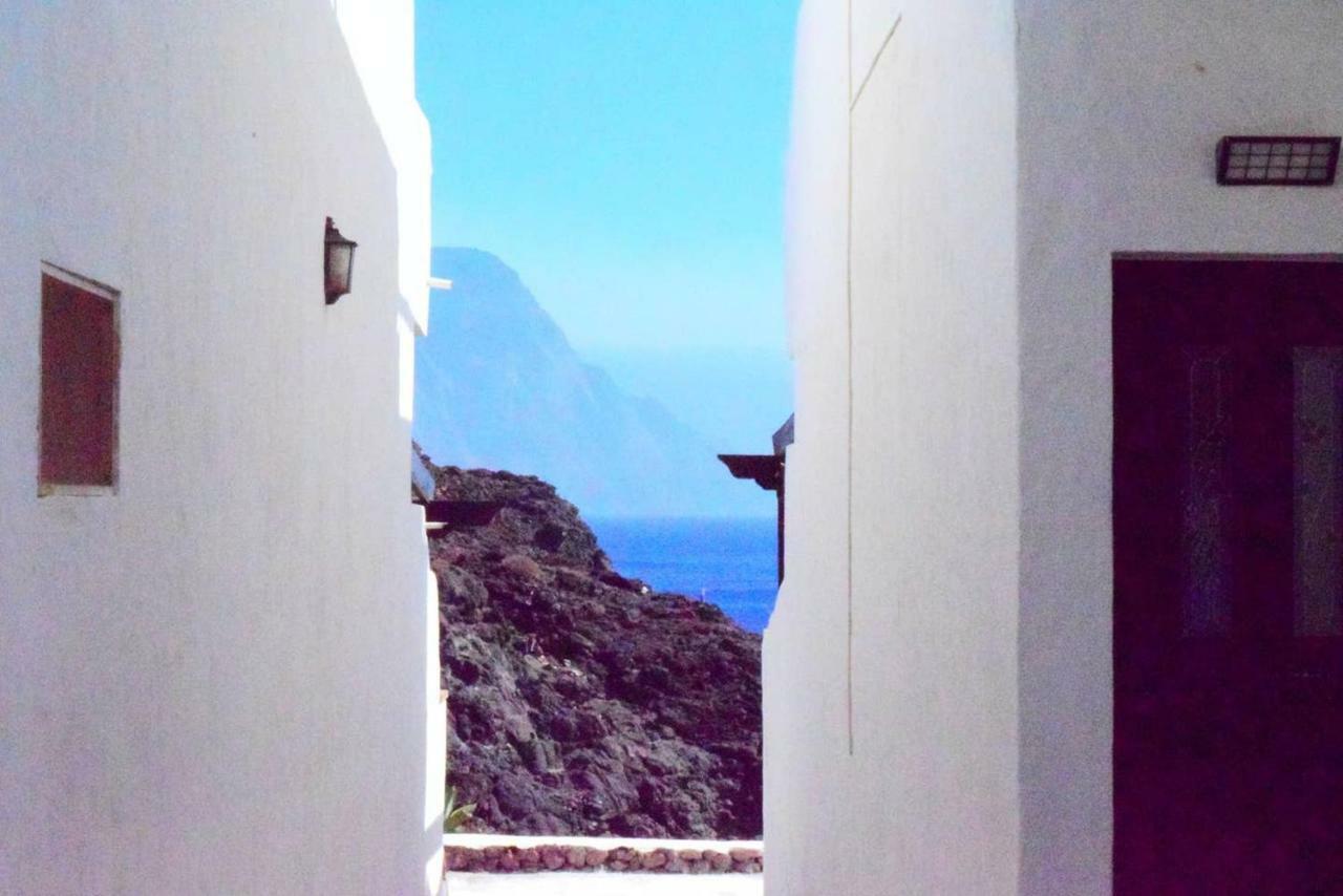 North Cliff Apartment *The Ocean Beneath Your Feet* Galdar Exterior photo